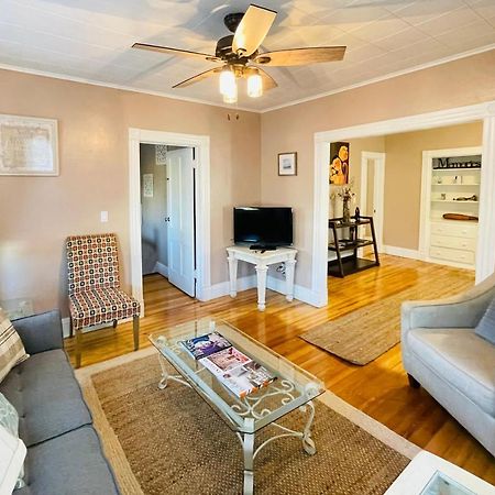 Delightful 2Br Apartment With Balcony - 15 Min From Mohegan Sun- Foxwoods Casinos & Mystic Нью-Лондон Экстерьер фото