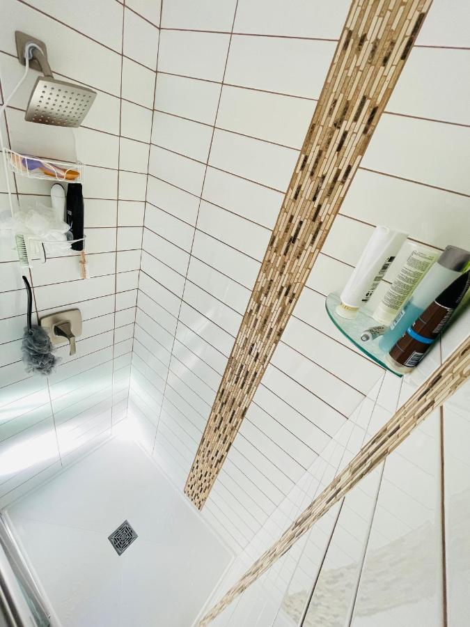 Delightful 2Br Apartment With Balcony - 15 Min From Mohegan Sun- Foxwoods Casinos & Mystic Нью-Лондон Экстерьер фото