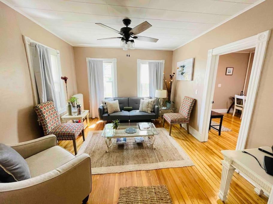 Delightful 2Br Apartment With Balcony - 15 Min From Mohegan Sun- Foxwoods Casinos & Mystic Нью-Лондон Экстерьер фото