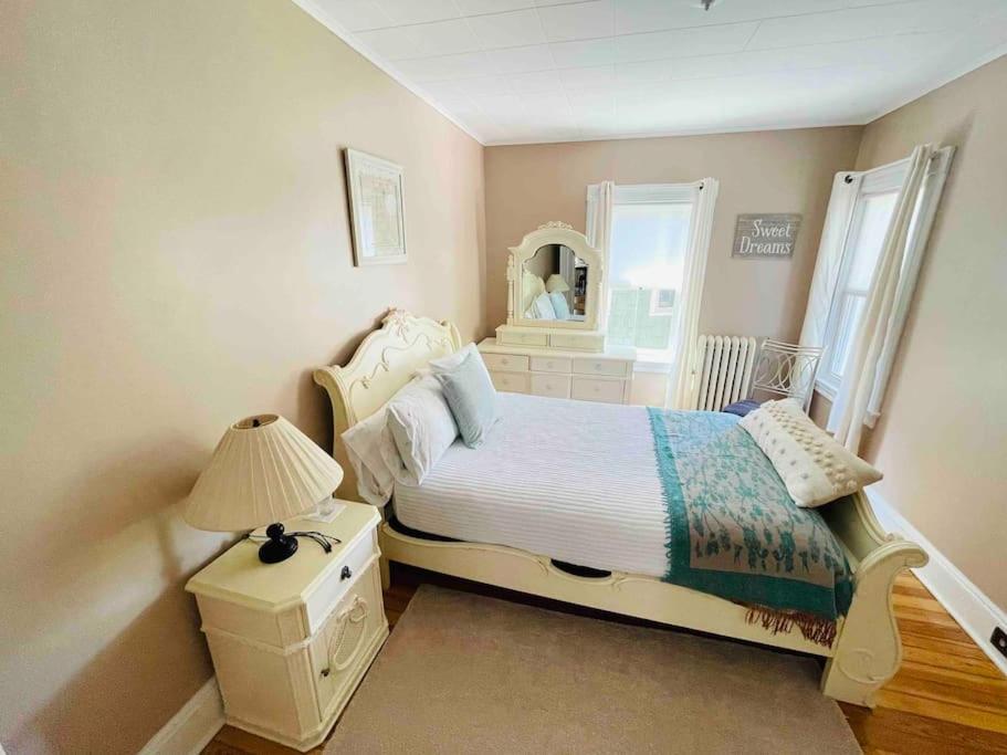 Delightful 2Br Apartment With Balcony - 15 Min From Mohegan Sun- Foxwoods Casinos & Mystic Нью-Лондон Экстерьер фото