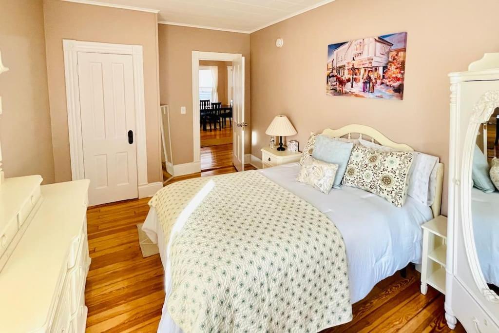 Delightful 2Br Apartment With Balcony - 15 Min From Mohegan Sun- Foxwoods Casinos & Mystic Нью-Лондон Экстерьер фото