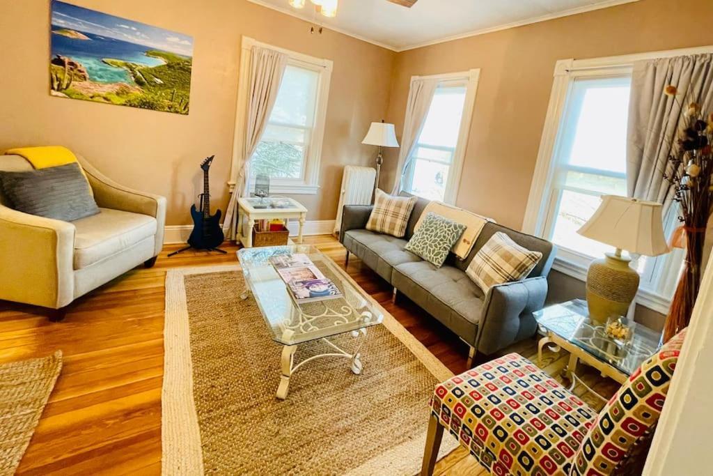 Delightful 2Br Apartment With Balcony - 15 Min From Mohegan Sun- Foxwoods Casinos & Mystic Нью-Лондон Экстерьер фото